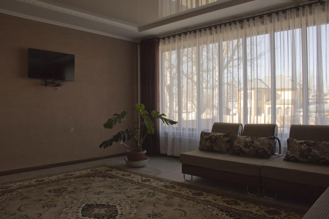 Hotel Akmaral カラコル エクステリア 写真