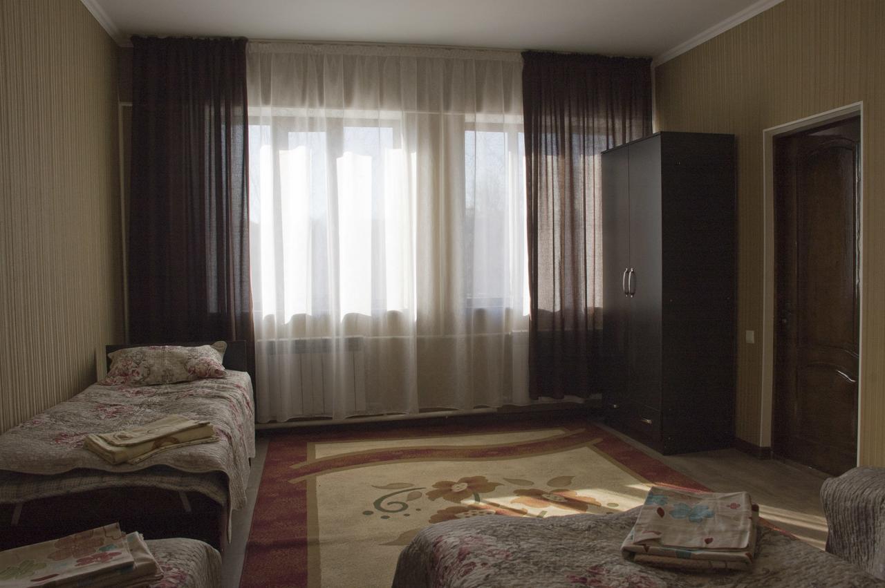 Hotel Akmaral カラコル エクステリア 写真