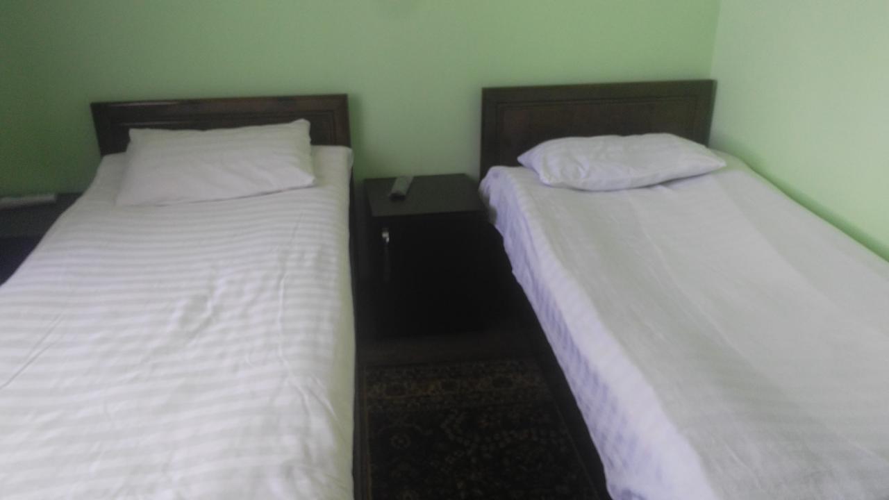 Hotel Akmaral カラコル エクステリア 写真
