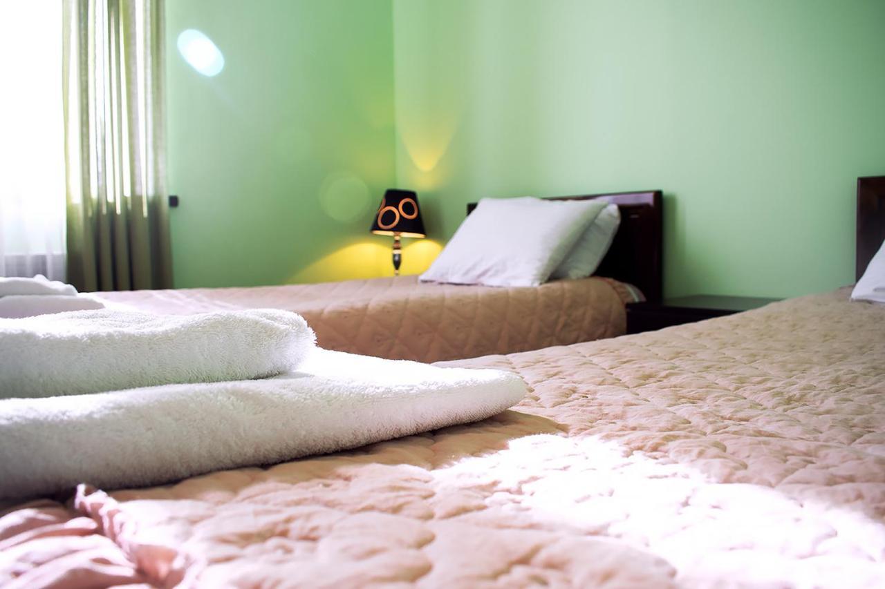 Hotel Akmaral カラコル エクステリア 写真